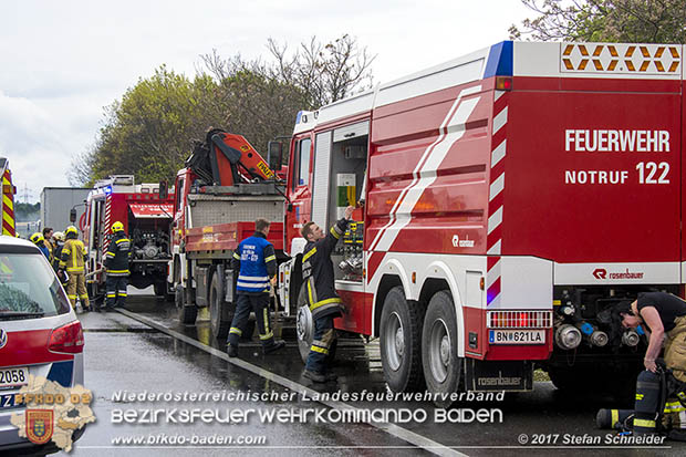 20170418 Lkw Brand auf der A2 zwischen Leobersdorf u. Wöllersdorf Foto: Stefan Schneider/BFK Baden 20170418 Lkw Brand auf der A2 zwischen Leobersdorf u. Wöllersdorf Foto: Stefan Schneider/BFK Baden