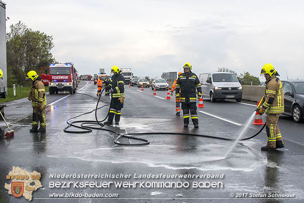 20170418 Lkw Brand auf der A2 zwischen Leobersdorf u. Wöllersdorf Foto: Stefan Schneider/BFK Baden 20170418 Lkw Brand auf der A2 zwischen Leobersdorf u. Wöllersdorf Foto: Stefan Schneider/BFK Baden