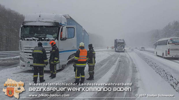 20170419 Verkehrschaos auf der A21 zwischen Alland und Hochstraß  Foto: © Stefan Schneider BFK Baden