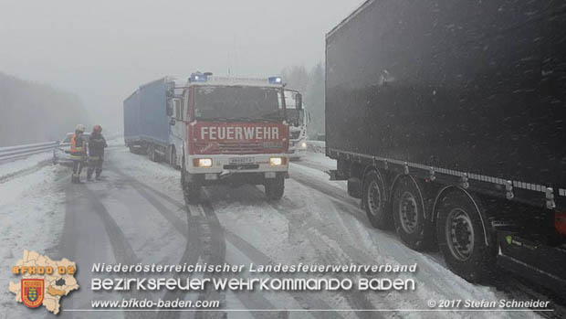 20170419 Verkehrschaos auf der A21 zwischen Alland und Hochstraß  Foto: © Stefan Schneider BFK Baden