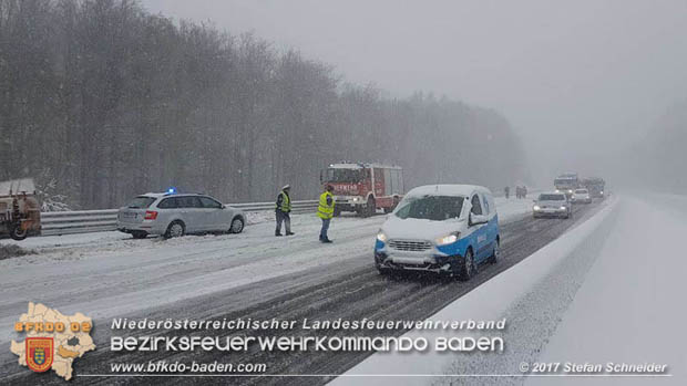 20170419 Verkehrschaos auf der A21 zwischen Alland und Hochstraß  Foto: © Stefan Schneider BFK Baden