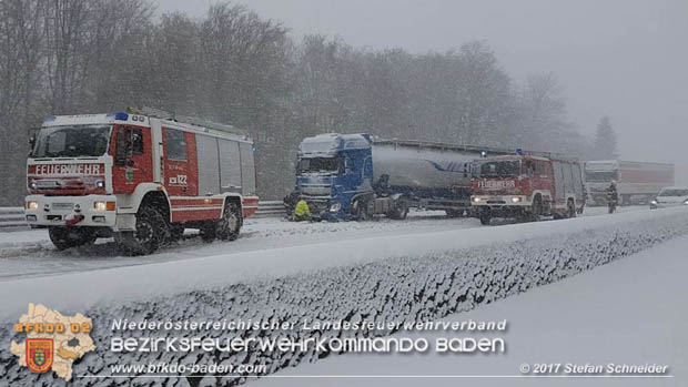 20170419 Verkehrschaos auf der A21 zwischen Alland und Hochstraß  Foto: © Stefan Schneider BFK Baden
