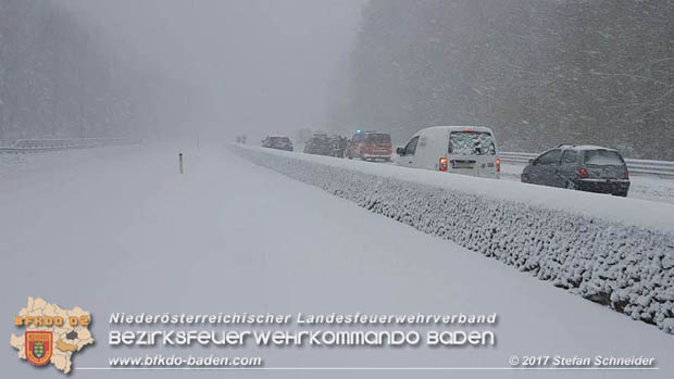 20170419 Verkehrschaos auf der A21 zwischen Alland und Hochstraß  Foto: © Stefan Schneider BFK Baden