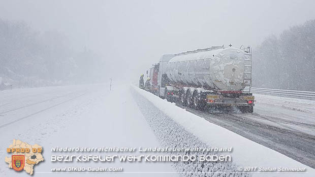 20170419 Verkehrschaos auf der A21 zwischen Alland und Hochstraß Foto: © Stefan Schneider BFK Baden 20170419 Verkehrschaos auf der A21 zwischen Alland und Hochstraß Foto: © Stefan Schneider BFK Baden