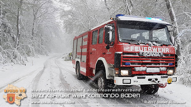 20170419 Sperre der L4010 zwischen Gaaden und Einöde Pfaffstätten Foto: © Stefan Schneider BFK Baden 20170419 Sperre der L4010 zwischen Gaaden und Einöde Pfaffstätten Foto: © Stefan Schneider BFK Baden