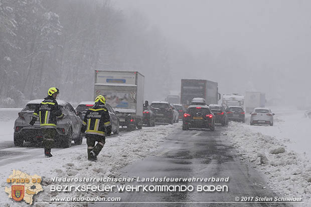 20170419 Verkehrschaos auf der A21 zwischen Alland und Hochstraß  Foto: © Stefan Schneider BFK Baden