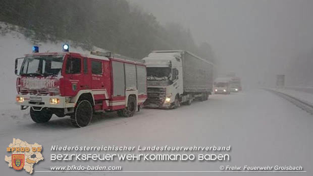 20170419 Verkehrschaos auf der A21 zwischen Alland und Hochstraß  Foto: © FF Groisbach