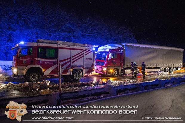 20170419 Verkehrschaos auf der A21 zwischen Alland und Hochstraß Foto: © Stefan Schneider BFK Baden 20170419 Verkehrschaos auf der A21 zwischen Alland und Hochstraß Foto: © Stefan Schneider BFK Baden