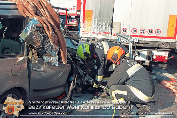 20170425 Auffahrunfall auf der A21 zwischen Heiligenkreuz und Mayerling fordert Todesopfer  Foto: © Freiwillige Feuerwehr Alland