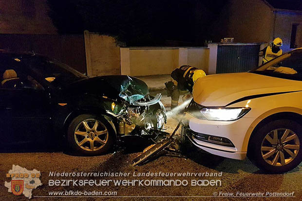 20170428 Frontalcrash im Ortsgebiet Pottendorf forderte Verletzte  Foto: © Freiwillige Feuerwehr Pottendorf