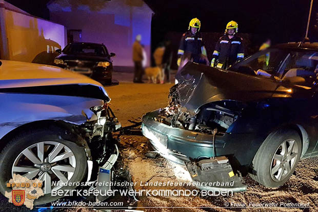 20170428 Frontalcrash im Ortsgebiet Pottendorf forderte Verletzte  Foto: © Freiwillige Feuerwehr Pottendorf