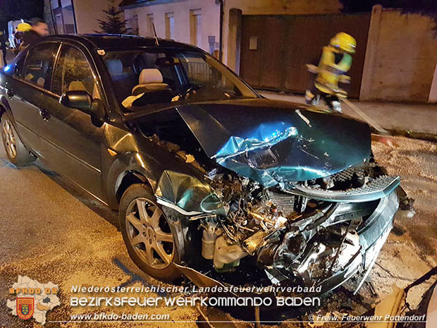 20170428 Frontalcrash im Ortsgebiet Pottendorf forderte Verletzte  Foto: © Freiwillige Feuerwehr Pottendorf