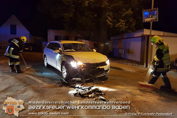 20170428 Frontalcrash im Ortsgebiet Pottendorf forderte Verletzte  Foto: © Freiwillige Feuerwehr Pottendorf