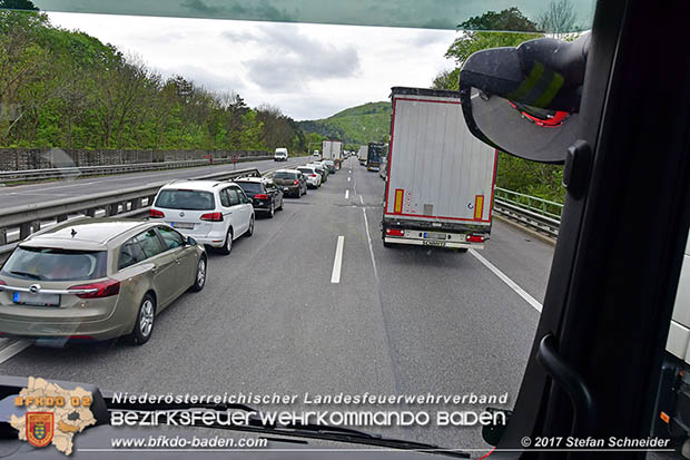 20170505 Fahrzeugüberschlag auf der A21 bei Alland forderte Autobahnsperre  Foto: Stefan Schneider BFK Baden
