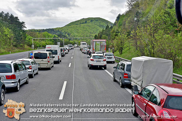 20170505 Fahrzeugüberschlag auf der A21 bei Alland forderte Autobahnsperre  Foto: Stefan Schneider BFK Baden