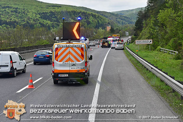 20170505 Fahrzeugüberschlag auf der A21 bei Alland forderte Autobahnsperre  Foto: Stefan Schneider BFK Baden