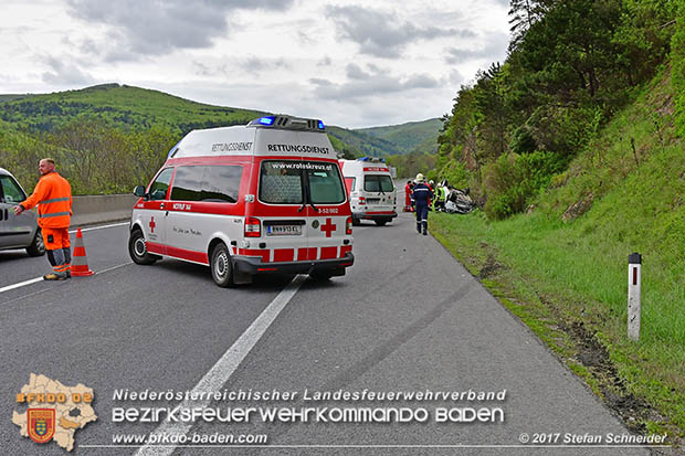 20170505 Fahrzeugüberschlag auf der A21 bei Alland forderte Autobahnsperre  Foto: Stefan Schneider BFK Baden