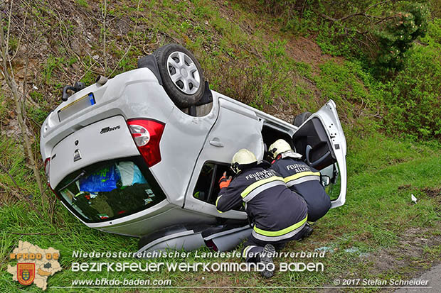 20170505 Fahrzeugüberschlag auf der A21 bei Alland forderte Autobahnsperre  Foto: Stefan Schneider BFK Baden