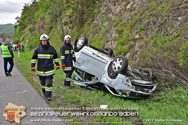 20170505 Fahrzeugüberschlag auf der A21 bei Alland forderte Autobahnsperre  Foto: Stefan Schneider BFK Baden