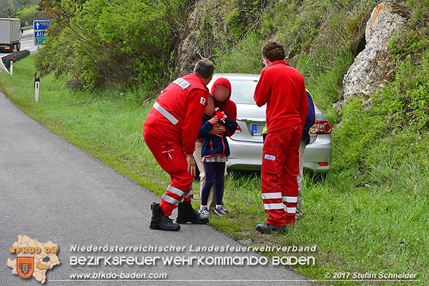 20170505 Fahrzeugüberschlag auf der A21 bei Alland forderte Autobahnsperre  Foto: Stefan Schneider BFK Baden