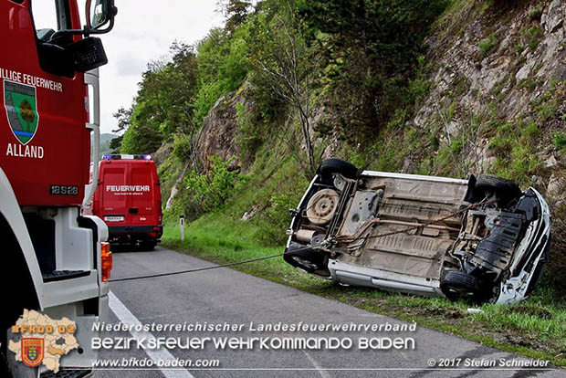 20170505 Fahrzeugüberschlag auf der A21 bei Alland forderte Autobahnsperre  Foto: Stefan Schneider BFK Baden