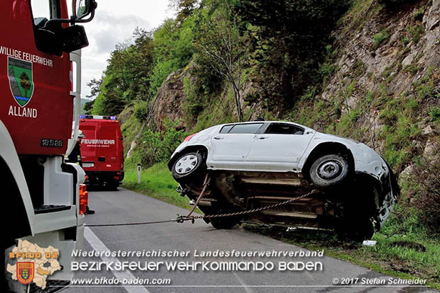 20170505 Fahrzeugüberschlag auf der A21 bei Alland forderte Autobahnsperre  Foto: Stefan Schneider BFK Baden