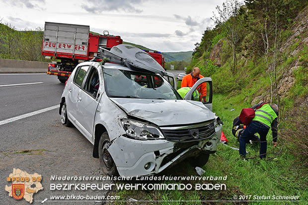 20170505 Fahrzeugüberschlag auf der A21 bei Alland forderte Autobahnsperre  Foto: Stefan Schneider BFK Baden