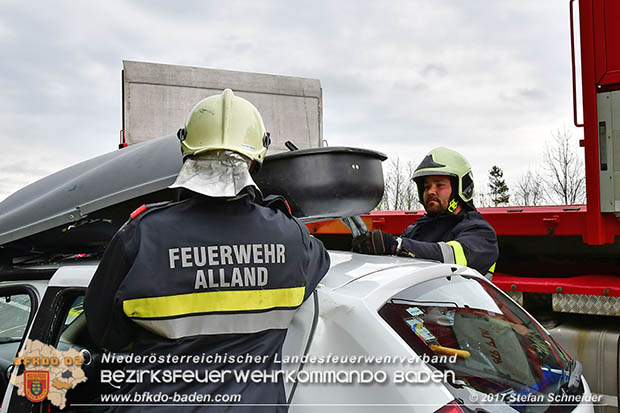 20170505 Fahrzeugüberschlag auf der A21 bei Alland forderte Autobahnsperre  Foto: Stefan Schneider BFK Baden
