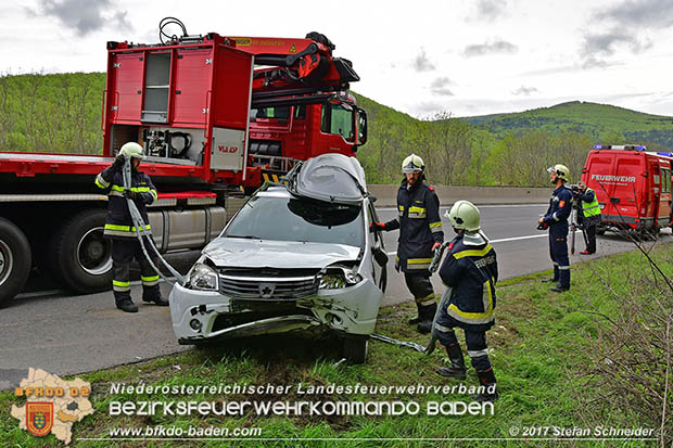 20170505 Fahrzeugüberschlag auf der A21 bei Alland forderte Autobahnsperre  Foto: Stefan Schneider BFK Baden