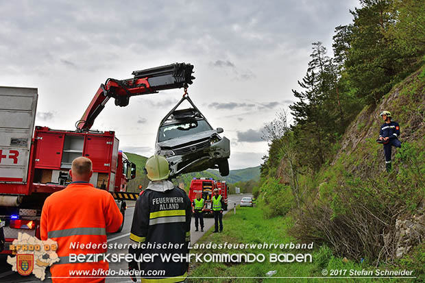 20170505 Fahrzeugüberschlag auf der A21 bei Alland forderte Autobahnsperre  Foto: Stefan Schneider BFK Baden