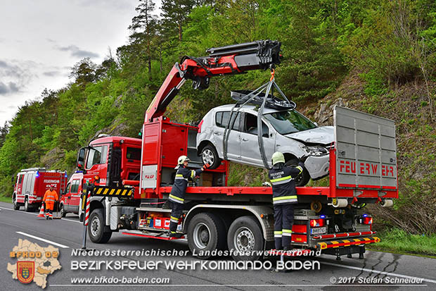 20170505 Fahrzeugüberschlag auf der A21 bei Alland forderte Autobahnsperre  Foto: Stefan Schneider BFK Baden