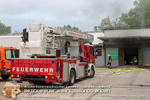 20170506 Brandverdacht in einem Tischlereibetrieb in Traiskirchen   Foto: © Manfred BAUER Pressefotografie