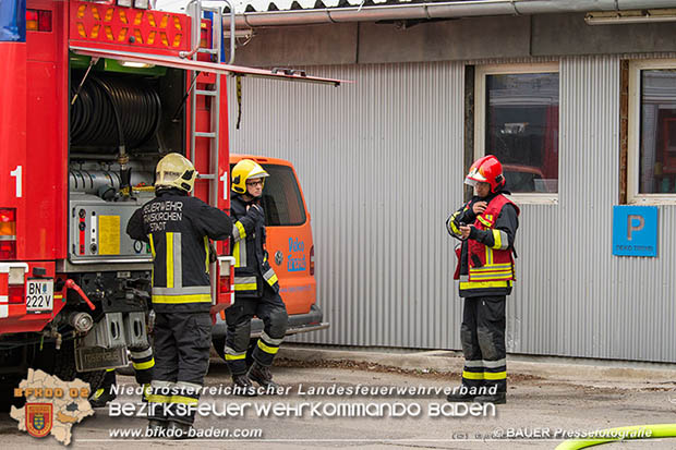 20170506 Brandverdacht in einem Tischlereibetrieb in Traiskirchen   Foto: © Manfred BAUER Pressefotografie