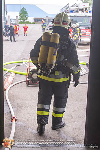 20170506 Brandverdacht in einem Tischlereibetrieb in Traiskirchen   Foto: © Manfred BAUER Pressefotografie