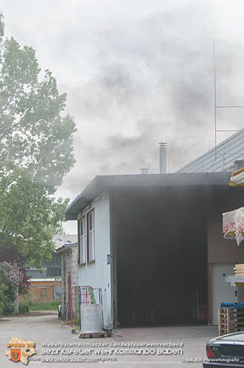 20170506 Brandverdacht in einem Tischlereibetrieb in Traiskirchen   Foto: © Manfred BAUER Pressefotografie