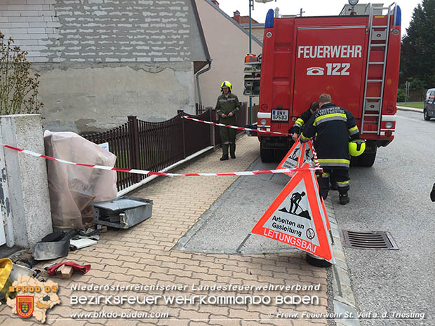 20170507 Pkw prallt gegen Stromverteilerkasten  Foto: © Armin Rumpler FF St.Veit