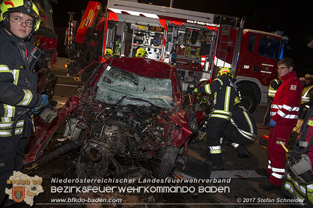20170509 Toedlicher Geisterfahrerunfall auf der A2 zwischen Baden und Traiskirchen Foto: © Stefan Schneider BFK Baden 20170509 Toedlicher Geisterfahrerunfall auf der A2 zwischen Baden und Traiskirchen Foto: © Stefan Schneider BFK Baden