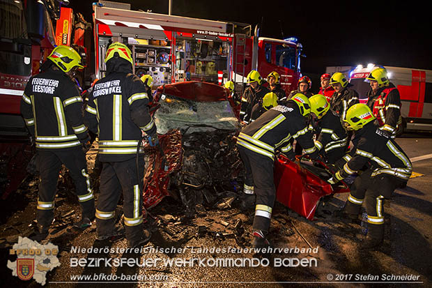 20170509 Toedlicher Geisterfahrerunfall auf der A2 zwischen Baden und Traiskirchen Foto: © Stefan Schneider BFK Baden 20170509 Toedlicher Geisterfahrerunfall auf der A2 zwischen Baden und Traiskirchen Foto: © Stefan Schneider BFK Baden
