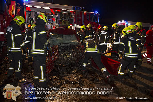 20170509 Toedlicher Geisterfahrerunfall auf der A2 zwischen Baden und Traiskirchen Foto: © Stefan Schneider BFK Baden 20170509 Toedlicher Geisterfahrerunfall auf der A2 zwischen Baden und Traiskirchen Foto: © Stefan Schneider BFK Baden