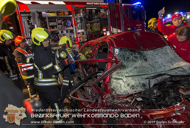 20170509 Toedlicher Geisterfahrerunfall auf der A2 zwischen Baden und Traiskirchen Foto: © Stefan Schneider BFK Baden 20170509 Toedlicher Geisterfahrerunfall auf der A2 zwischen Baden und Traiskirchen Foto: © Stefan Schneider BFK Baden