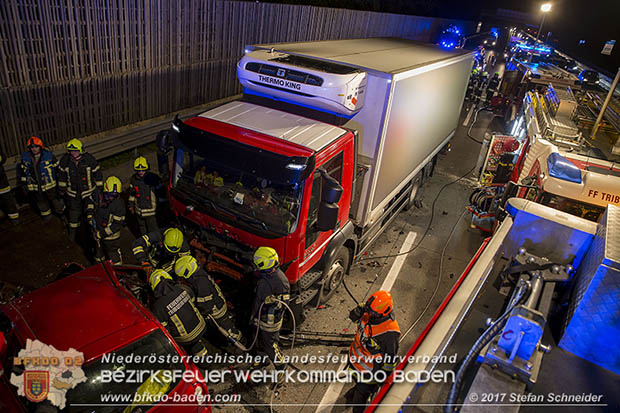 20170509 Toedlicher Geisterfahrerunfall auf der A2 zwischen Baden und Traiskirchen Foto: © Stefan Schneider BFK Baden 20170509 Toedlicher Geisterfahrerunfall auf der A2 zwischen Baden und Traiskirchen Foto: © Stefan Schneider BFK Baden