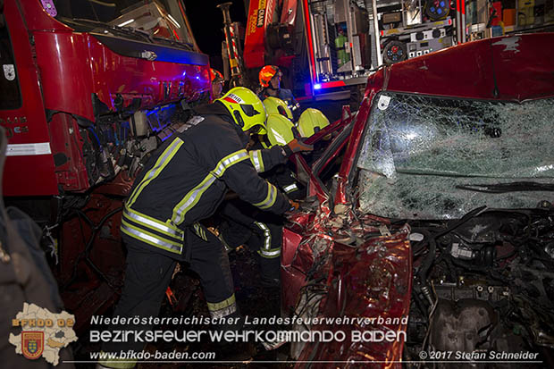 20170509 Toedlicher Geisterfahrerunfall auf der A2 zwischen Baden und Traiskirchen Foto: © Stefan Schneider BFK Baden 20170509 Toedlicher Geisterfahrerunfall auf der A2 zwischen Baden und Traiskirchen Foto: © Stefan Schneider BFK Baden