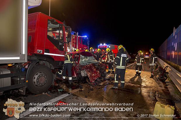 20170509 Toedlicher Geisterfahrerunfall auf der A2 zwischen Baden und Traiskirchen Foto: © Stefan Schneider BFK Baden 20170509 Toedlicher Geisterfahrerunfall auf der A2 zwischen Baden und Traiskirchen Foto: © Stefan Schneider BFK Baden