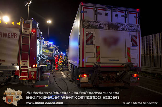 20170509 Toedlicher Geisterfahrerunfall auf der A2 zwischen Baden und Traiskirchen Foto: © Stefan Schneider BFK Baden 20170509 Toedlicher Geisterfahrerunfall auf der A2 zwischen Baden und Traiskirchen Foto: © Stefan Schneider BFK Baden