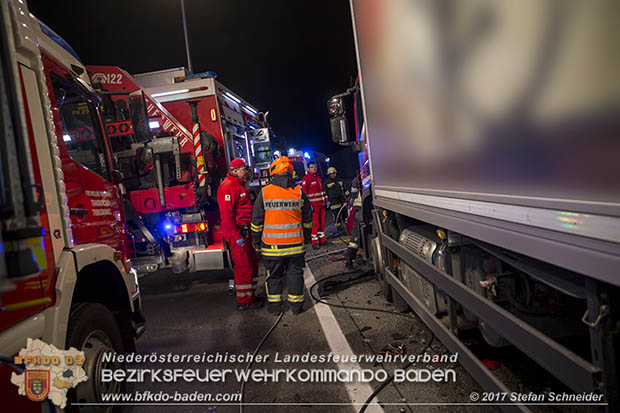 20170509 Toedlicher Geisterfahrerunfall auf der A2 zwischen Baden und Traiskirchen Foto: © Stefan Schneider BFK Baden 20170509 Toedlicher Geisterfahrerunfall auf der A2 zwischen Baden und Traiskirchen Foto: © Stefan Schneider BFK Baden