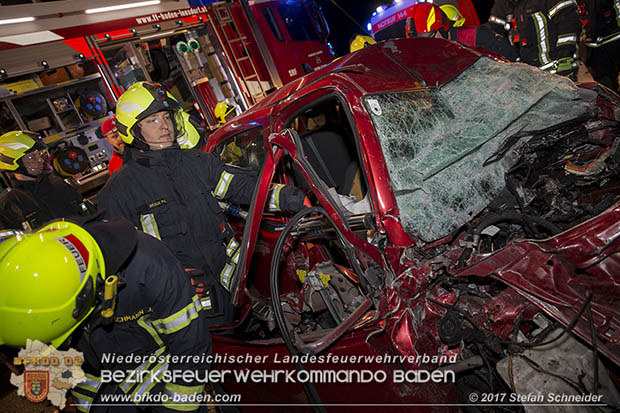 20170509 Toedlicher Geisterfahrerunfall auf der A2 zwischen Baden und Traiskirchen Foto: © Stefan Schneider BFK Baden 20170509 Toedlicher Geisterfahrerunfall auf der A2 zwischen Baden und Traiskirchen Foto: © Stefan Schneider BFK Baden