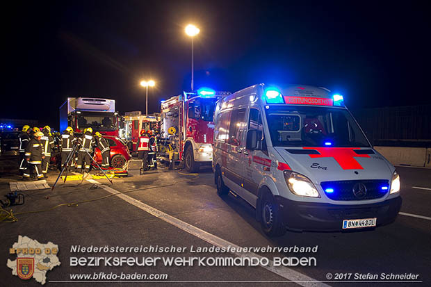 20170509 Toedlicher Geisterfahrerunfall auf der A2 zwischen Baden und Traiskirchen Foto: © Stefan Schneider BFK Baden 20170509 Toedlicher Geisterfahrerunfall auf der A2 zwischen Baden und Traiskirchen Foto: © Stefan Schneider BFK Baden