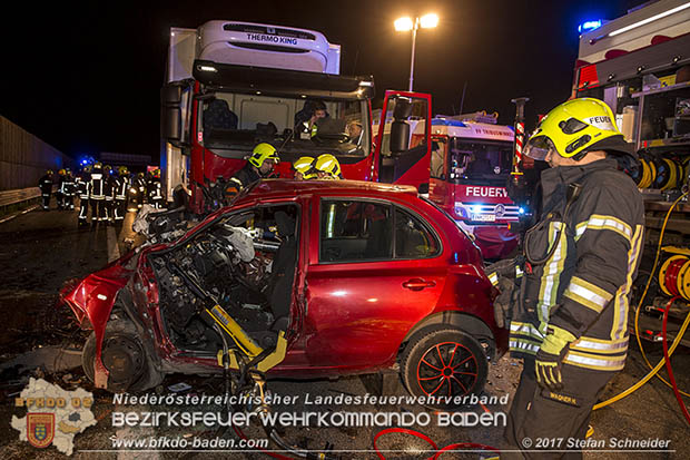 20170509 Toedlicher Geisterfahrerunfall auf der A2 zwischen Baden und Traiskirchen Foto: © Stefan Schneider BFK Baden 20170509 Toedlicher Geisterfahrerunfall auf der A2 zwischen Baden und Traiskirchen Foto: © Stefan Schneider BFK Baden