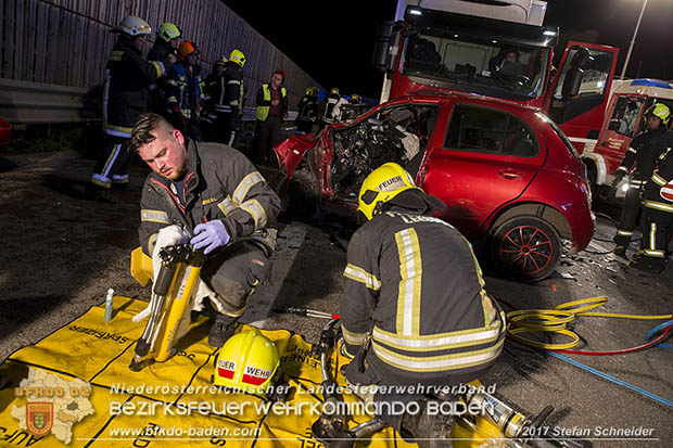 20170509 Toedlicher Geisterfahrerunfall auf der A2 zwischen Baden und Traiskirchen Foto: © Stefan Schneider BFK Baden 20170509 Toedlicher Geisterfahrerunfall auf der A2 zwischen Baden und Traiskirchen Foto: © Stefan Schneider BFK Baden