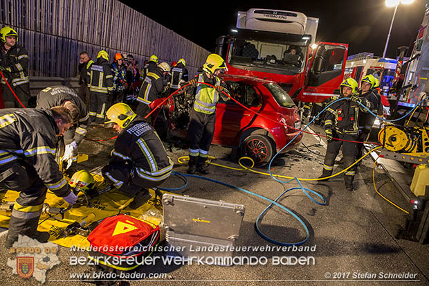 20170509 Toedlicher Geisterfahrerunfall auf der A2 zwischen Baden und Traiskirchen Foto: © Stefan Schneider BFK Baden 20170509 Toedlicher Geisterfahrerunfall auf der A2 zwischen Baden und Traiskirchen Foto: © Stefan Schneider BFK Baden